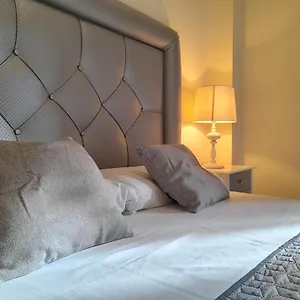  Apartamento Espacioso Muy Tranquilo Y Con Jardines Cercano A La Playa Y Con 06 Piscinas España